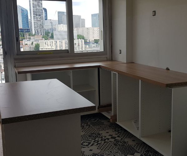Installation de cuisine en rénovation avec plan de travail bois, Decolo GT à Royan